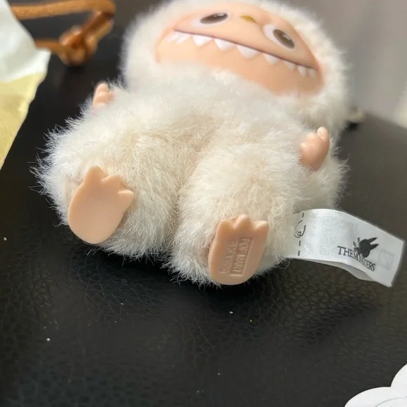 THE MONSTERS - Pin For Love Series-Vinyl Plush Pendant Blind Box (A-M)
*A - Picture 3 of 5